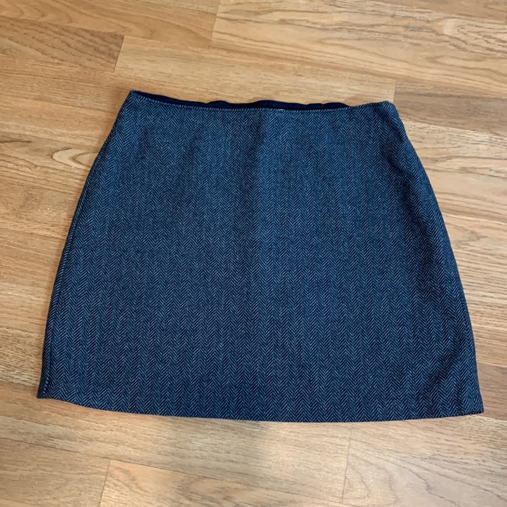 Abercrombie & Fitch gray/black stripe mini skirt. Size M.